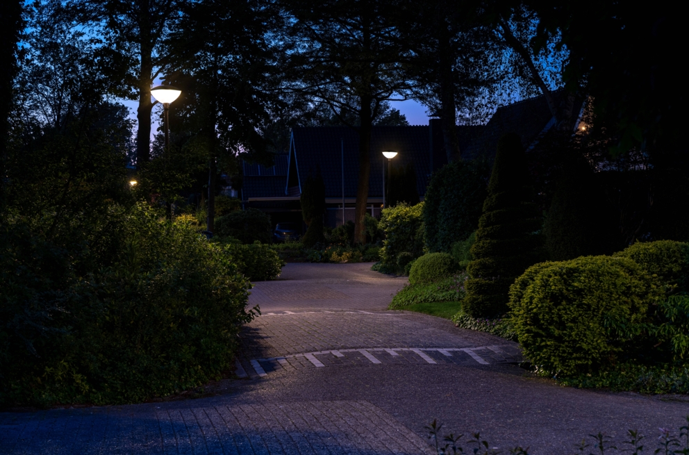 Lightronics CEDER A2 armaturen langs een looppad in het Fabritiuspark in Heerhugowaard Lightronics CEDER A2 armaturen langs een looppad in het Fabritiuspark in Heerhugowaard