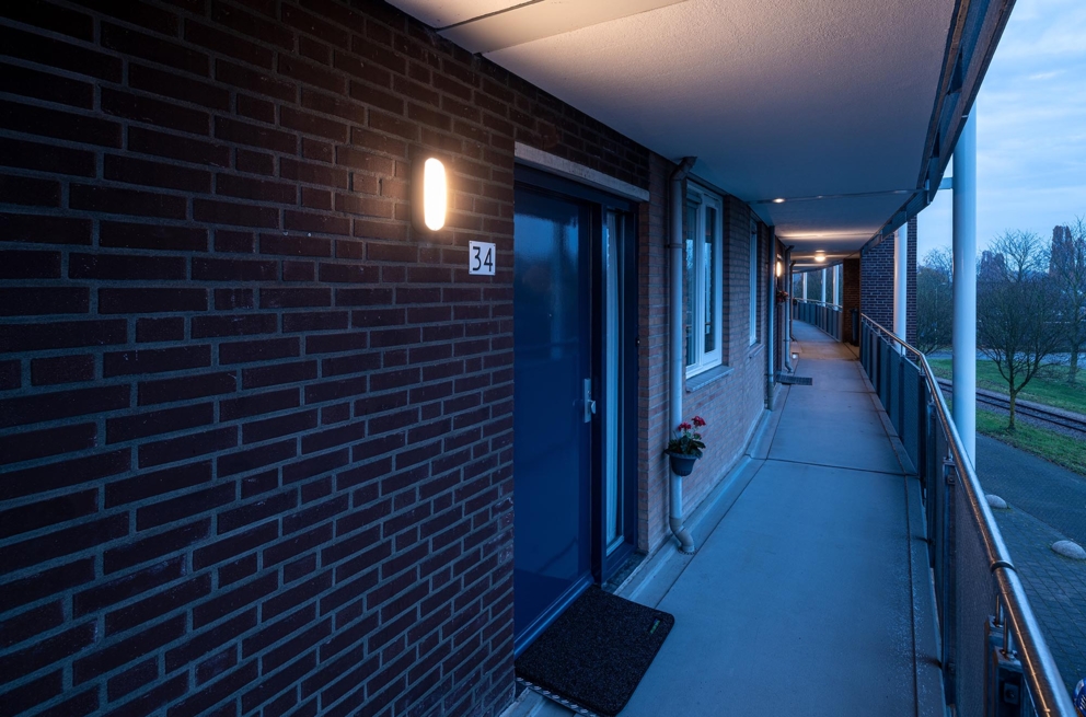 Lightronics RINK armaturen op een galerij van een appartementencomplex van Veluwonen in Eerbeek