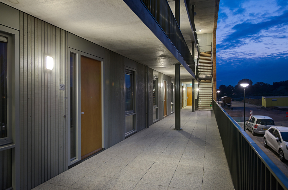 Lightronics TPS en TPN armaturen in de galerij van een appartementencomplex in Apeldoorn