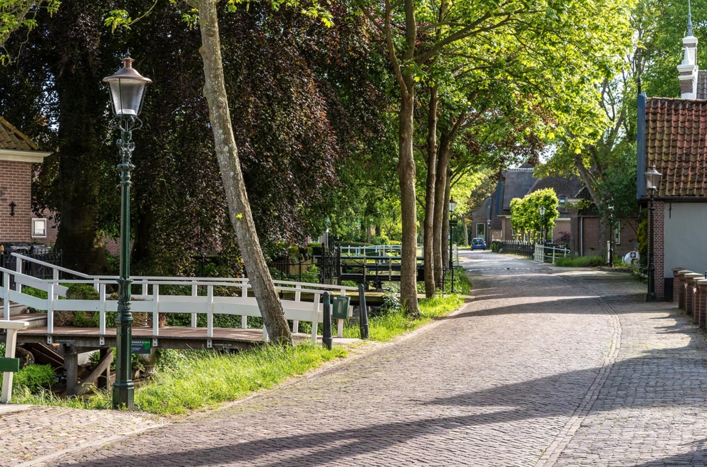 Lightronics OGR armaturen in een straat aan de Dorpsweg in Twisk