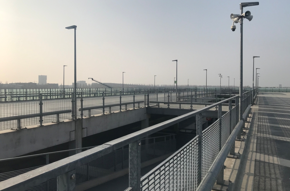 Lightronics armatuur op een brug
