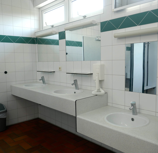 Lightronics armatuur in een sanitaire ruimte Lightronics armatuur in een sanitaire ruimte