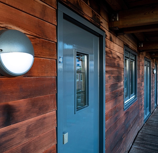 Lightronics DOTT armaturen in de galarij van appartementencomplex Hoge Rij in Deventer Lightronics DOTT armaturen in de galarij van appartementencomplex Hoge Rij in Deventer