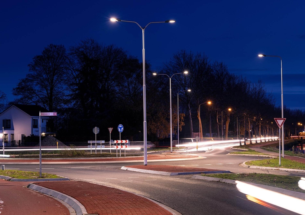 Lightronics armatuur BURAN langs een weg Lightronics armatuur BURAN langs een weg